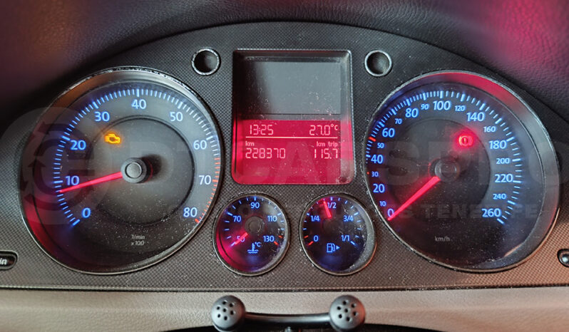 
								Volkswagen Passat 2.0 FSI completo									