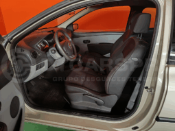 
										Renault Clio III 1.2 16v completo									