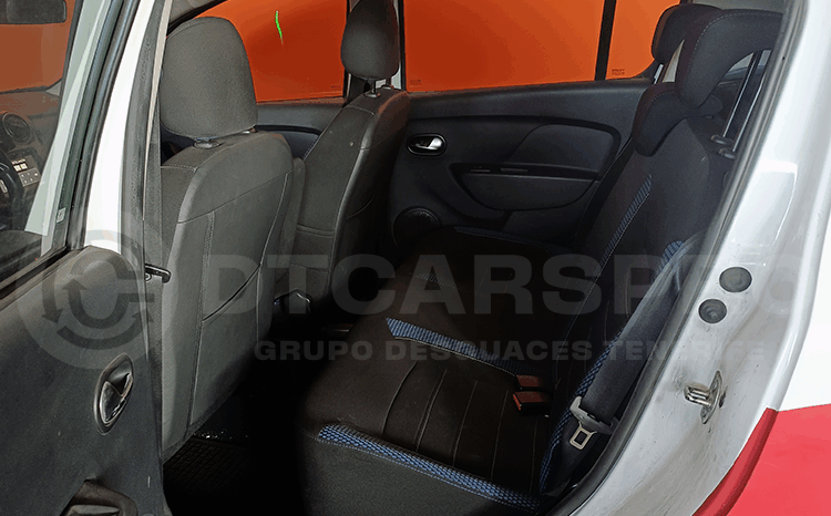 
								DACIA SANDERO completo									