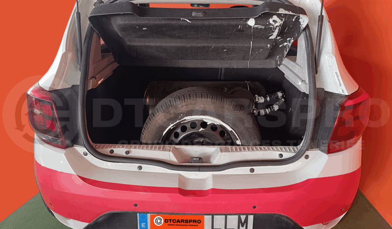 
								DACIA SANDERO completo									