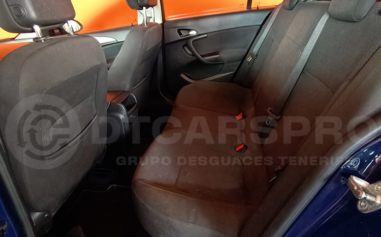 
								OPEL INSIGNIA 2.0 CDTI completo									